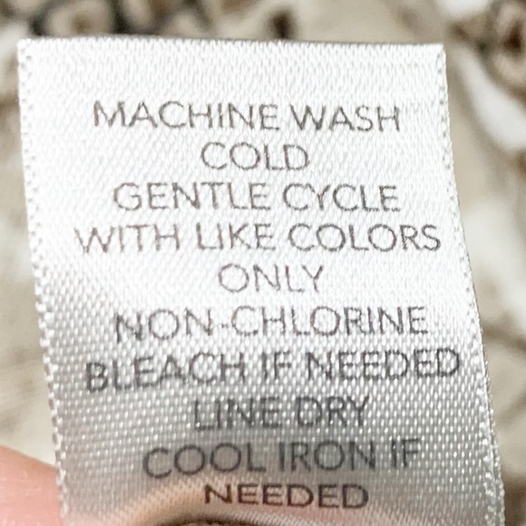 Christopher & Banks Linen Blend Cropped Blouse with Pineapples 🍍 Cuffed Sleeves - Picture 10 of 11